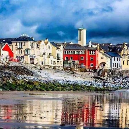 Village Centre Apartment Lahinch Bagian luar foto