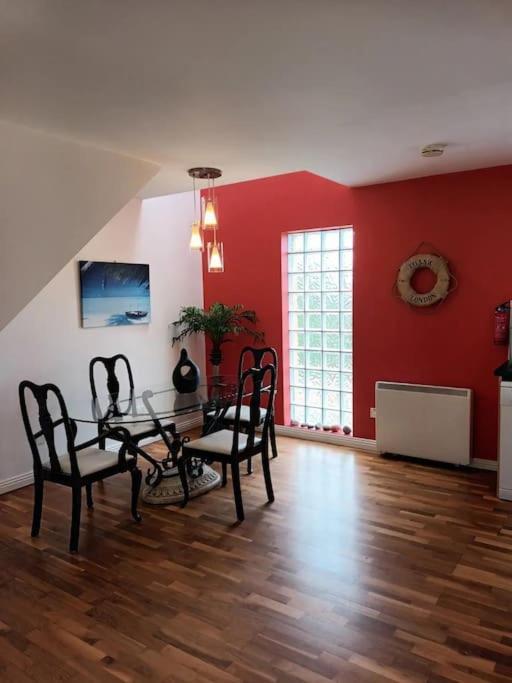 Village Centre Apartment Lahinch Bagian luar foto