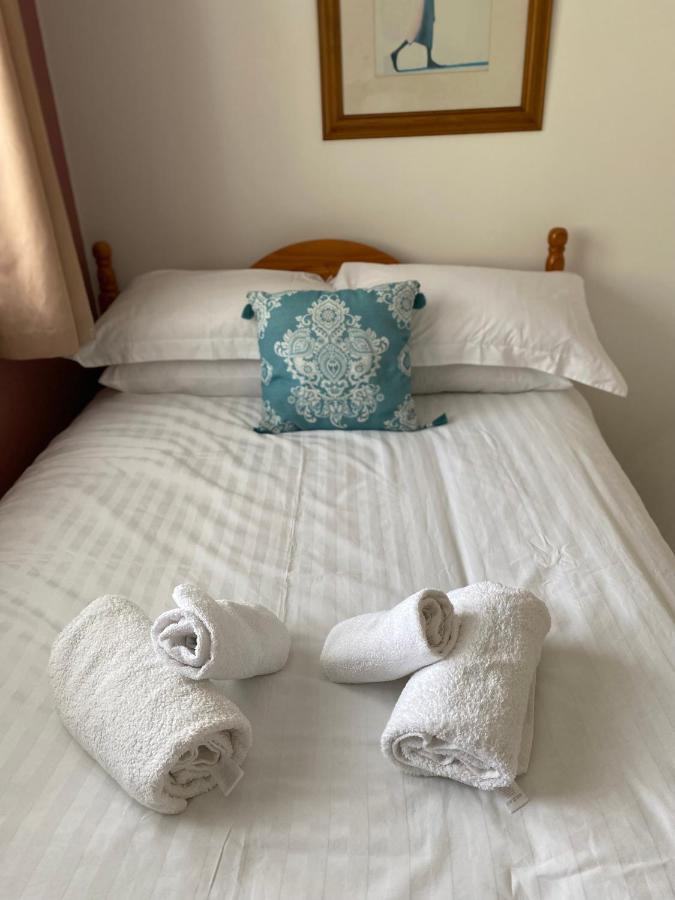 Village Centre Apartment Lahinch Bagian luar foto