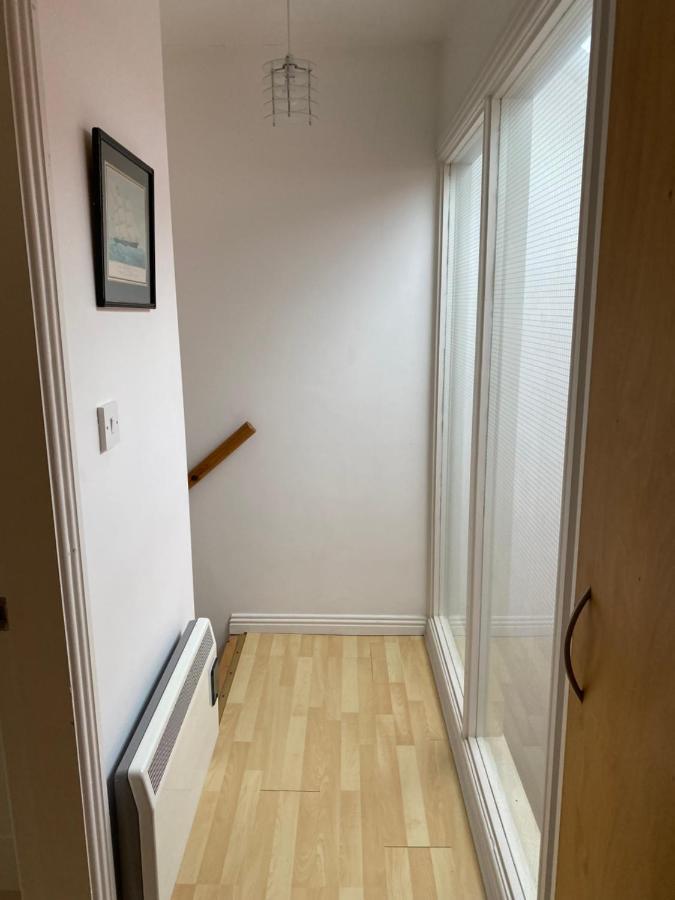 Village Centre Apartment Lahinch Bagian luar foto