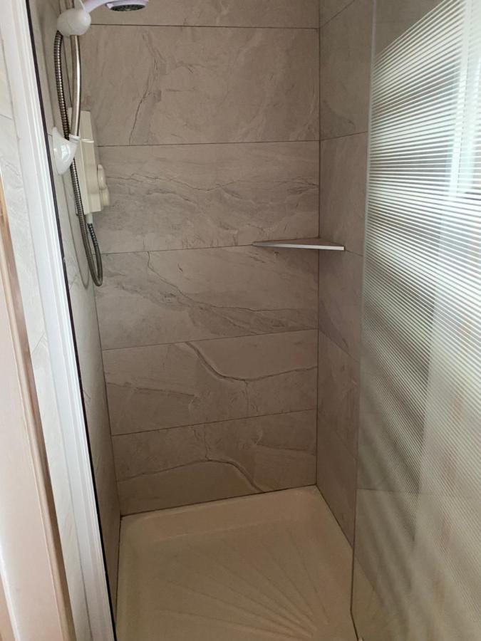 Village Centre Apartment Lahinch Bagian luar foto