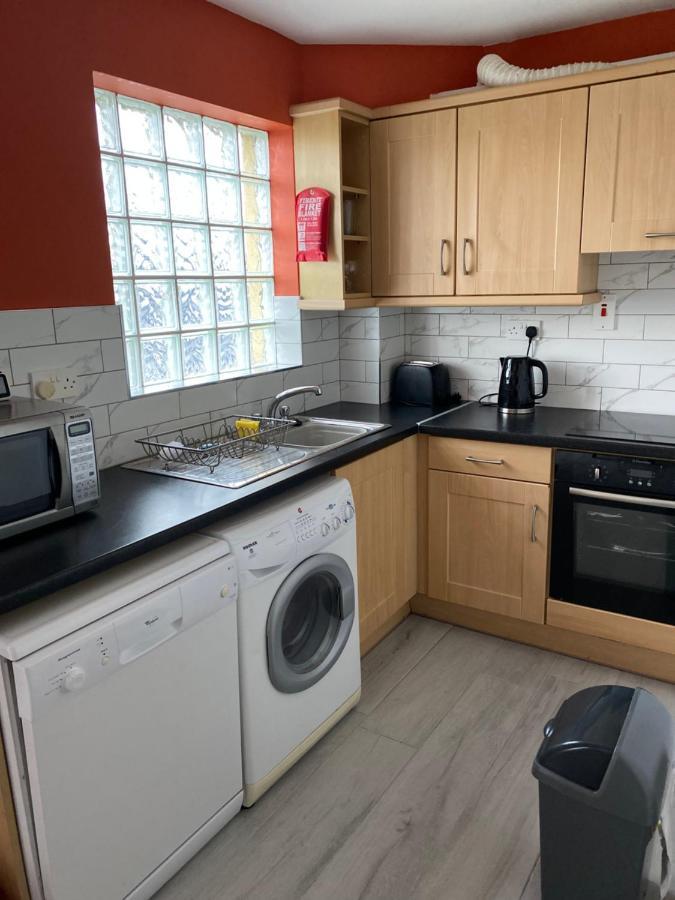 Village Centre Apartment Lahinch Bagian luar foto